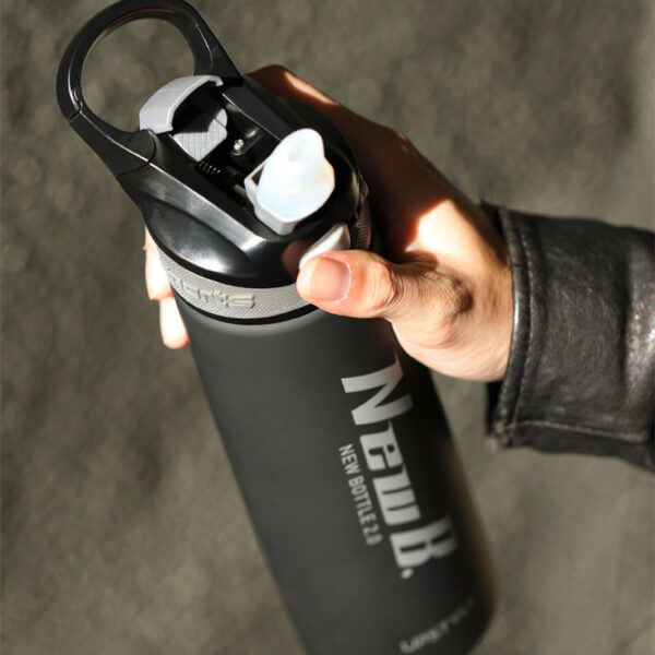 Large Capacity Fitness Straw Water Bottle - Image 2