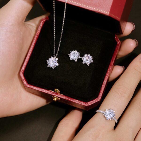 Set S925 Sterling Silver Ornament Snowflake Zircon Ring Light Luxury Clavicle Chain  Earrings - Image 6
