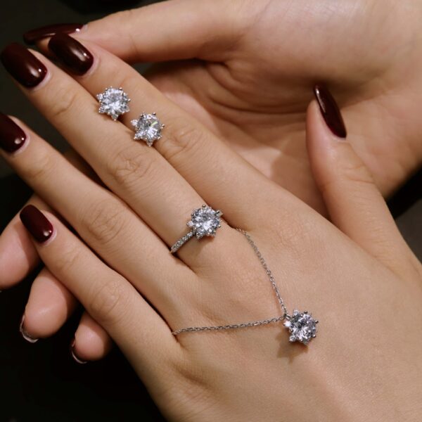 Set S925 Sterling Silver Ornament Snowflake Zircon Ring Light Luxury Clavicle Chain  Earrings